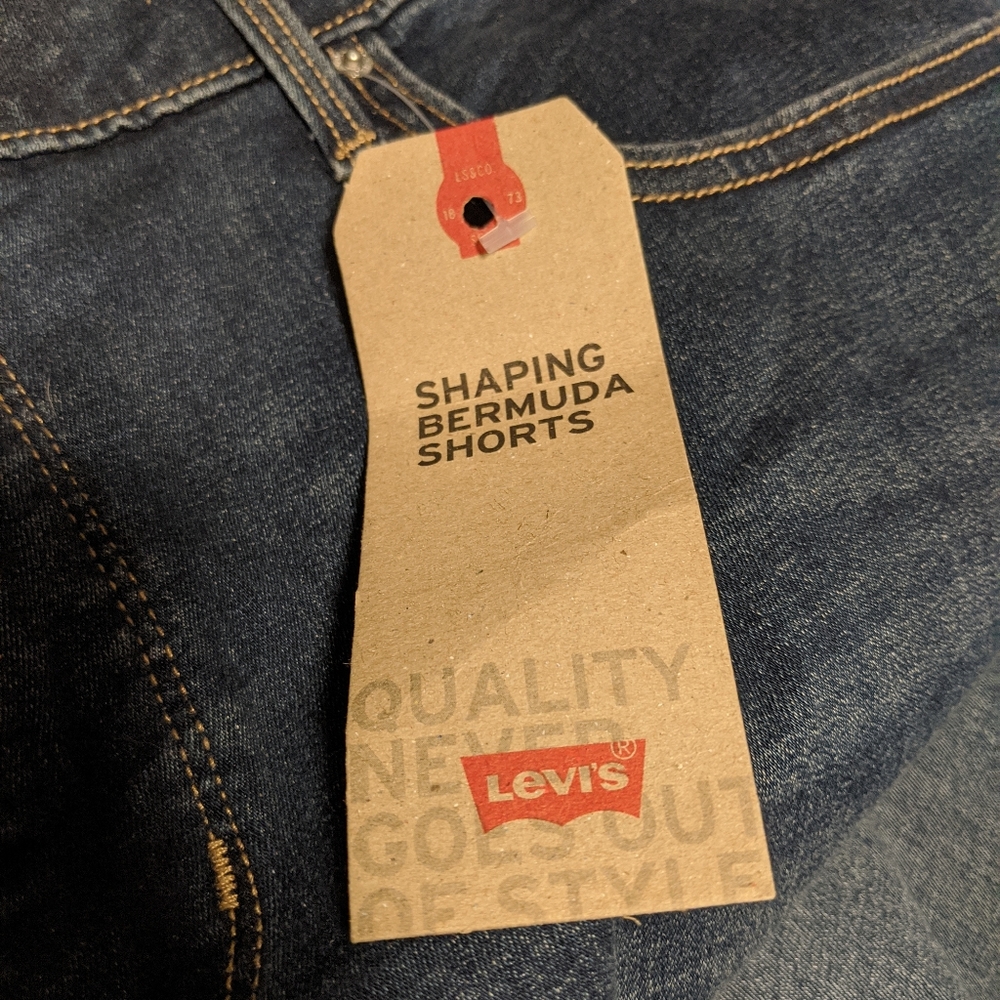 Levi's Shaping Bermuda Shorts - Picture 3 of 5